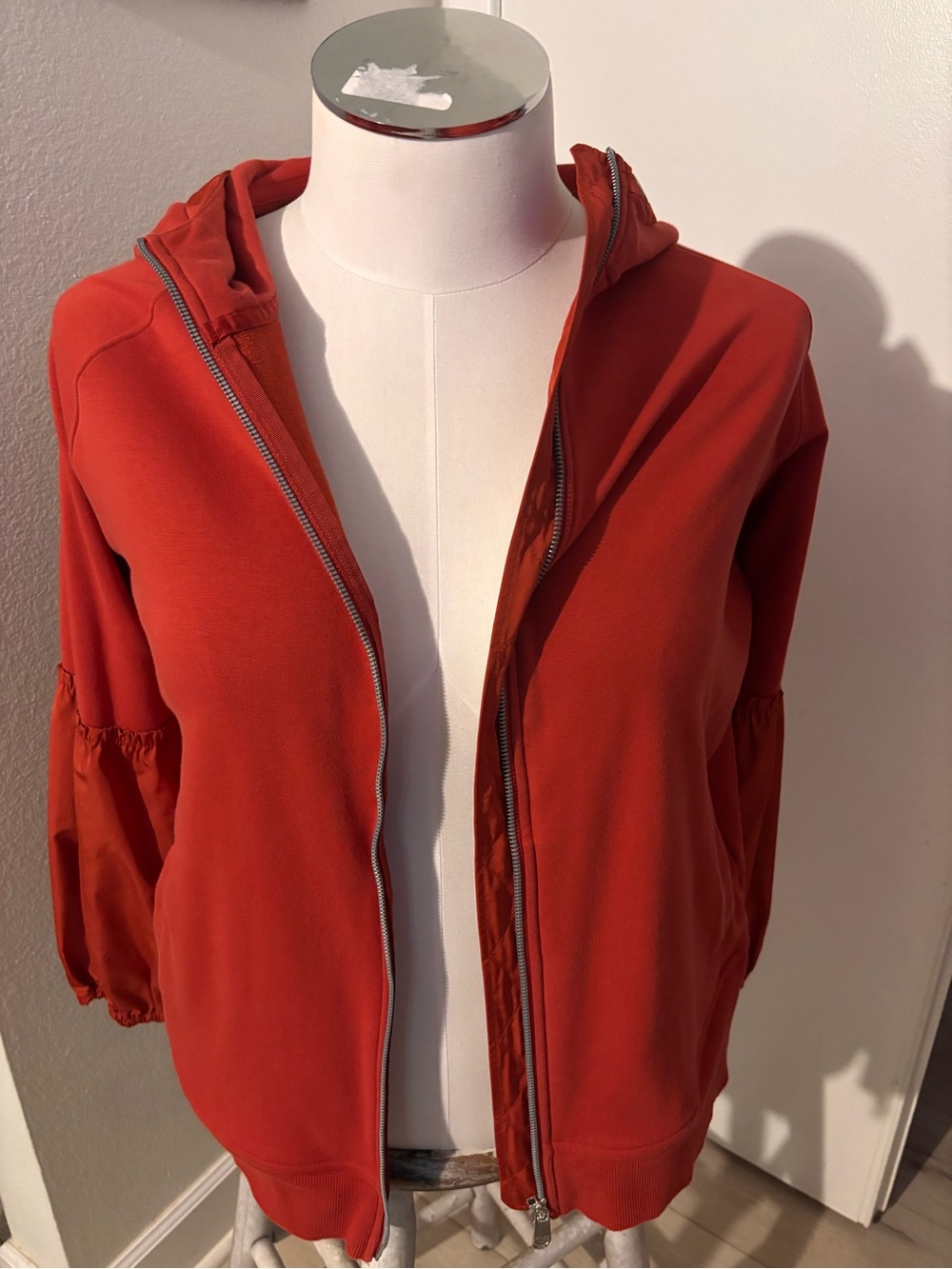 ATHLETAWomen's Hooded Zip Jacket in Rust